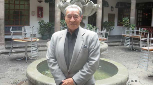 A sus 78 años, el maestro se muestra jovial y muy bien conservado. Foto: Víctor Vizuete / ÚN