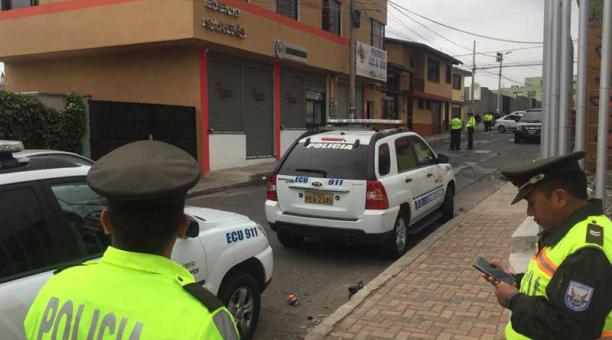 La Policìa atiende el caso de las cuatro personas fallecidas en El Quinche. Foto: Paúl Rivas / ÚN