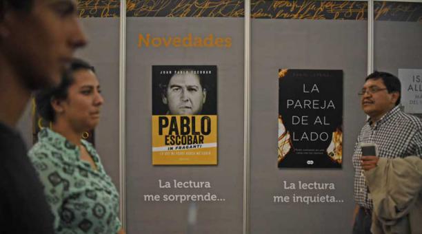 Portada del libro de Juan Pablo Escoba en la XIV Feria Internacional del Libro en Ciudad de Guatemala el 16 de julio de 2017. Foto: AFP