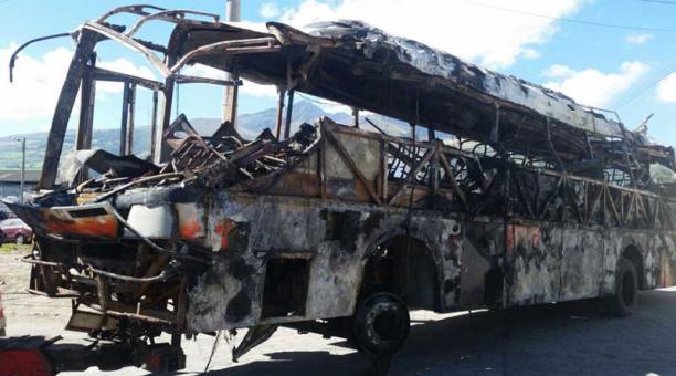 Un bus de la Coop. La Maná se accidentó el pasado viernes y hubo 14 fallecidos y 30 heridos. Foto: Archivo / ÚN