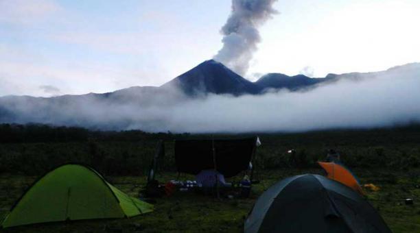 Foto del volcán reventador tomada el 30 de mayo el 2017. Foto: Tomada del IG