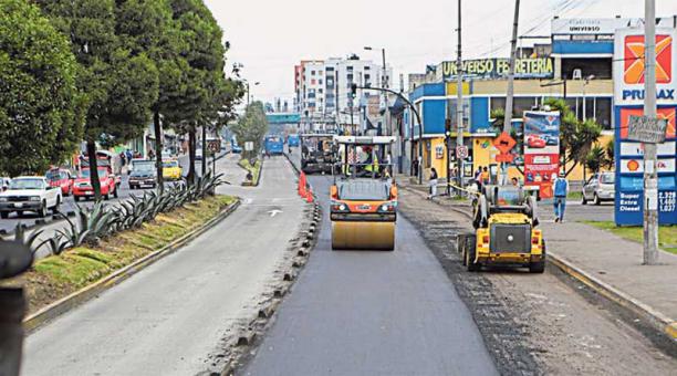 La avenida Pichincha estaba bien deteriorada, por eso el cambio del asfalto. Foto: ÚN