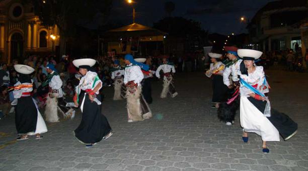 En Vilcabamba, la danza tradicional fue parte de las fiestas de julio. Foto: Archivo / ÚN