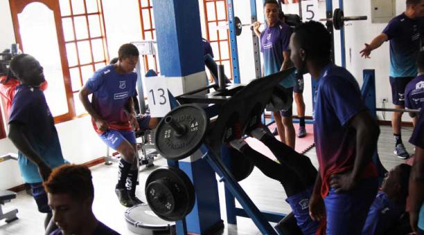 Los jugadores del Clan Juvenil trabajaron en un gimnasio de Sangolquí. Foto: David Paredes /ÚN