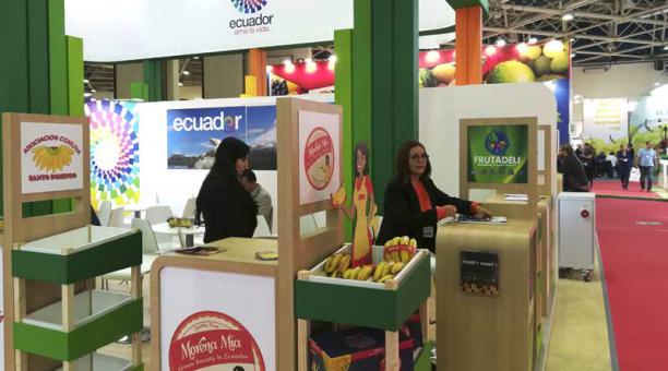 Vista del stand de Ecuador en la feria de alimentación WorldFood 2017 inaugurada en Moscú. Foto: EFE