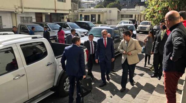Jorge Glas a su llegada a la Fiscalía. Foto: Twitter @FiscaliaEcuador