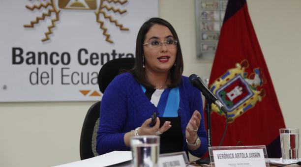 Verónica Artola, gerente del BCE, indicó que el Ecuador está mostrando “poco a poco indicios de recuperación permanente”. Foto: Galo Paguay / ÚN