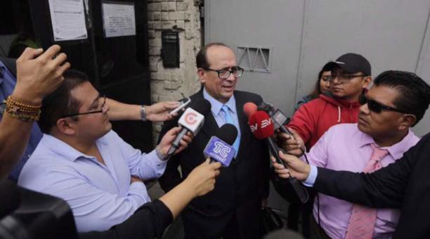 Eduardo Franco Loor, abogado del vicepresidente Jorge Glas, lo visitó en la Cárcel 4, en Quito, la mañana de este martes 3 de octubre del 2017. Foto: Julio Estrella / ÚN