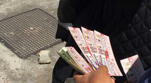 Las entradas cuestas USD 30 en la reventa para Ecuador-Argentina. Foto: Paúl Rivas / ÚN