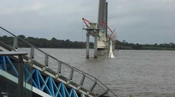 La estructura colapsó tras el impacto de una embarcación. Foto: Mario Faustos / ÚN