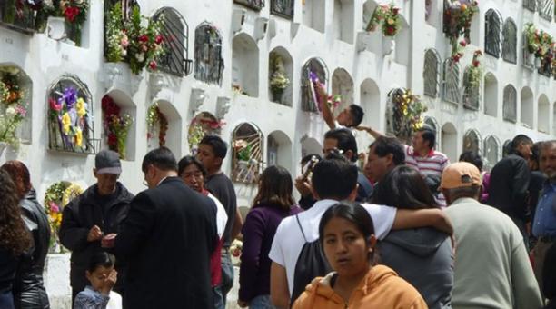 En Quito, el Día de los Difuntos se conmemora con música, comida y flores. Foto: Cortesía Municipio
