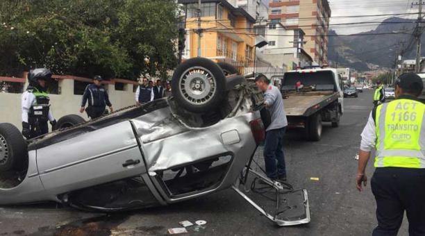 El accidente al parecer se produjo por desobedecer la luz del semáforo. Foto: Paúl Rivas / ÚN