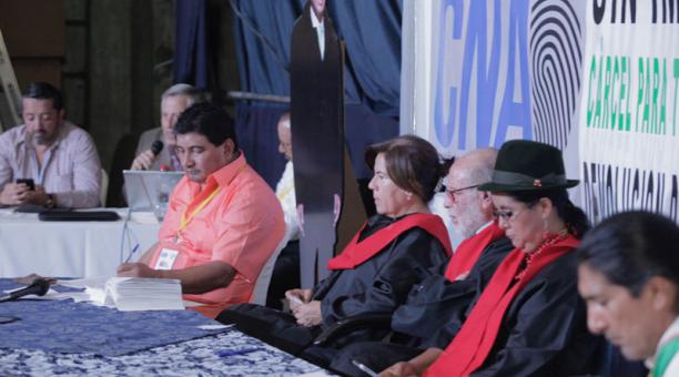 En el Tribunal estuvieron la ex legisladora, Lourdes Tibán; el miembro de la CNA nacional, Julio César Trujillo y la abogada Elcy Celi. Foto: Mario Faustos / ÚN