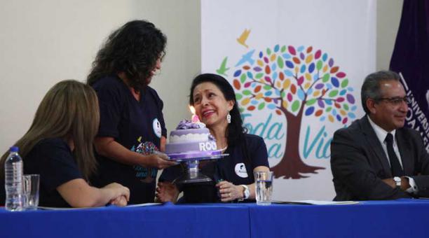 Rocío González de Moreno festejó su cumpleaños entregando. Foto: Julio Estrella / ÚN
