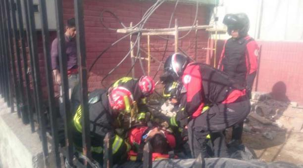 Bomberos acudió a la emergencia ayer en La Concepción. Foto: Cortesía