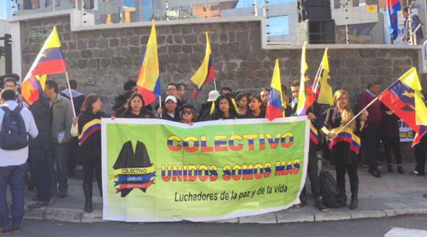 Militantes del oficialismo a las instalaciones de la entidad para revisar el tema de campaña. Foto: Julio Estrella / ÚN