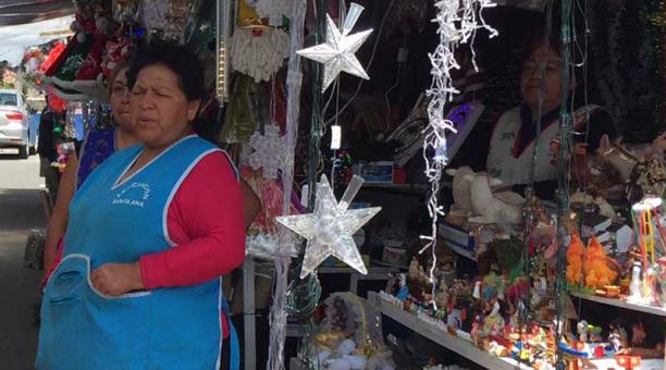 Antes trabajaban en las calles del Centro, hoy venden en la Rodrigo de Chávez. Foto: Ana Guerrero