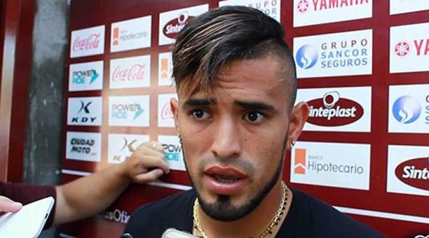 Ayala se inició en el Sport Colombia, luego pasó Rubio Ñu, ambos de la segunda división paraguaya.