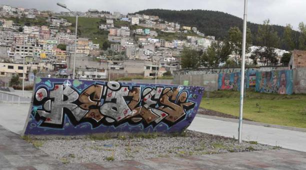 Buscan artistas que expresen su creatividad en las paredes del Parque de las Diversidades. Foto: Alfredo Lagla / ÚN