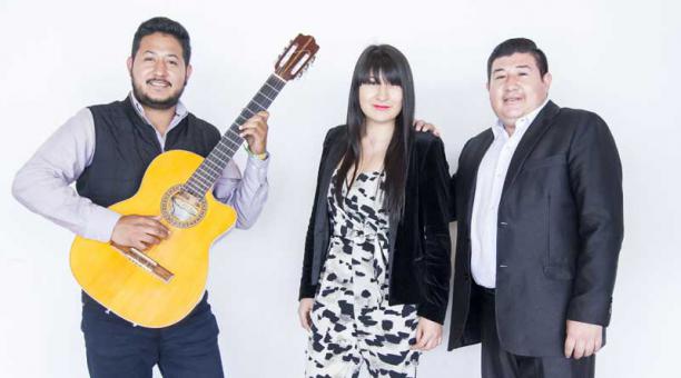 música José Andrés, Gabriela y César son parte de un proyecto musical familiar que busca darle un nuevo estilo a la música popular latinoamericana. Foto: Armando Prado / ÚN