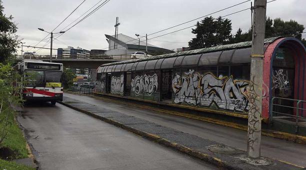 La antigua parada La Carolina ya no funciona desde el pasado mayo. Foto: Betty Beltrán / ÚN
