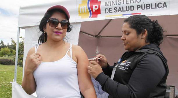 Ayer hubo una jornada de vacunación contra la influenza, en Quito. Foto: Eduardo Terán / ÚN