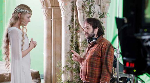 Peter Jackson (der.) junto a Cate Blanchett en el rodaje de la película 'El Hobbit, un viaje inesperado'. Foto: IMDB