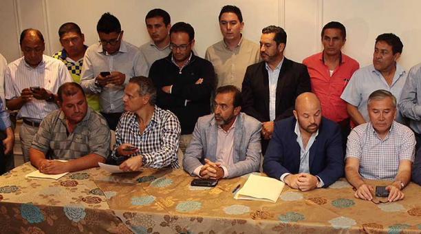 Los dirigentes de los clubes en una reunión donde decidieron suspender el Campeonato Nacional. Foto: Enrique Pesantes / ÚN