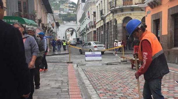 20 obreros y seis técnicos trabajaron en las obras de peatonalización de la García Moreno. Foto: Eduardo Terán / ÚN