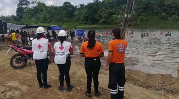 La Cruz Roja acudió a Puerto Bajaña, en Los Ríos, para dar recomendaciones a los bañistas
