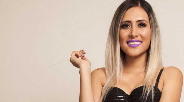 La cantante ecuatoriana promociona Fuego, un nuevo sencillo y video en el que amplía su repertorio en una colaboración con el reguetonero. Foto: EL COMERCIO