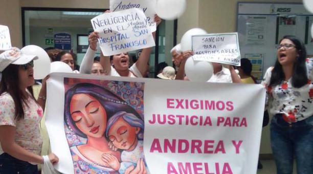 Allegados de las dos mamás protestaron hace dos semanas en el  hospital San Francisco. Foto: Andrés García / ÚN