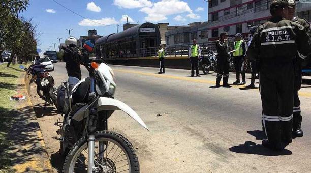 Una moto conducida por un policía arrolló a un joven estudiante. Foto: Paúl Rivas / ÚN