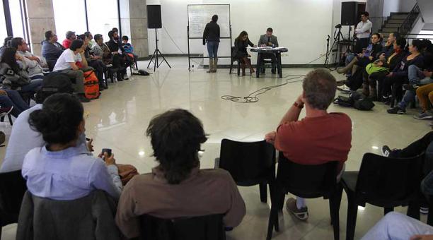 En una reunión de cuatro horas se eligió a los delegados para la mesa. Foto: Julio Estrella / ÚN