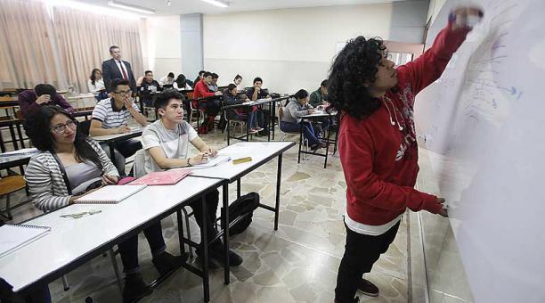 Los cursos de nivelación para los estudiantes que no pasaron la prueba de ingreso a la ‘U’ son gratis. Foto: Vicente Costales / ÚN