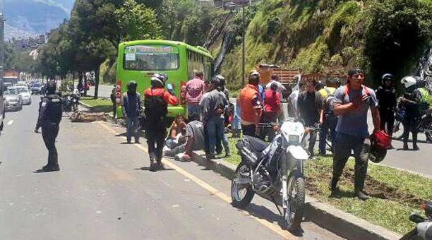 Las seis personas afectadas tuvieron heridas leves. Foto: Twitter Bomberos Quito