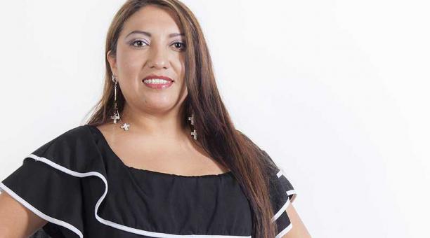 Patty Figueroa es una chef y cantante quiteña, que presenta su nuevo tema No me importas. Foto: Armando Prado / ÚN
