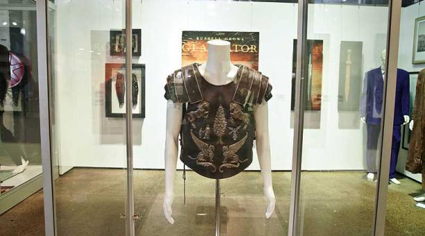 Uno de los objetos vendidos es la coraza que el actor Russell Crowe lucía al final de 'Gladiator'. Foto: EFE
