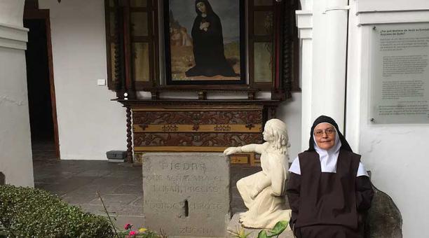 La madre Verónica de la Santa Faz, priora del monasterio del Carmen Alto, junto a Marianita. Fotos: Betty Beltrán / ÚN