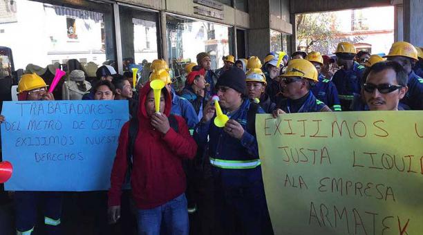 Los obreros fueron hasta los bajos municipales. Foto: Ana Guerrero / ÚN