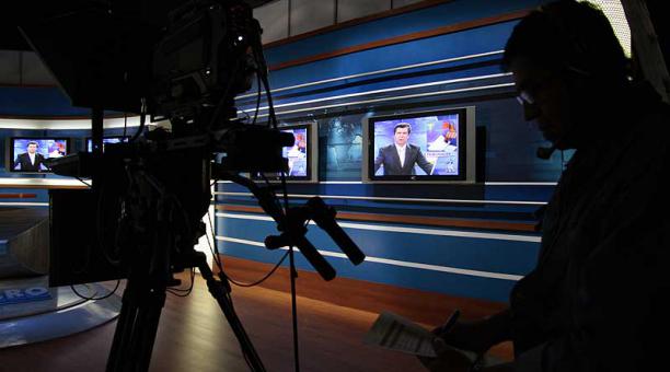 Una treintena de medios, como un diario, radios y canales de televisión son controlados por el Estado ecuatoriano, según Fundamedios. Foto: archivo ÚN