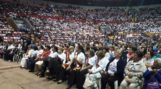 Full abuelitos se dieron cita en el Coliseo Rumiñahui. Foto: Daniel Romero / ÚN