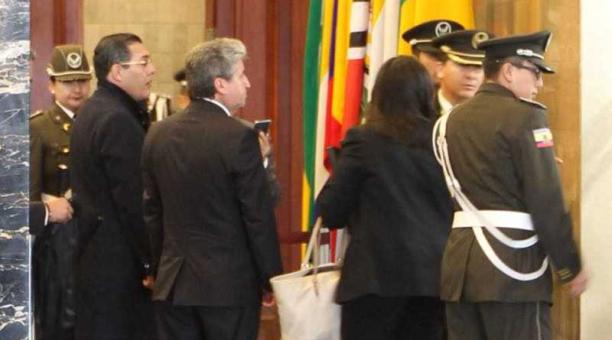 El ex ministro de Defensa, Patricio Zambrano, en su arribo a la Asamblea. Foto: Eduardo Terán / ÚN