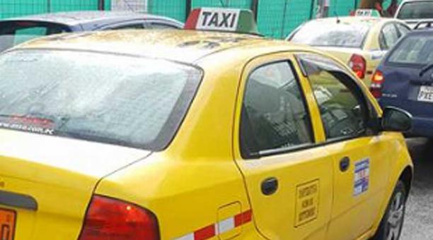 El conductor del taxi devolvió la billetera al pasajero. Foto: Facebook Andrés Bedón