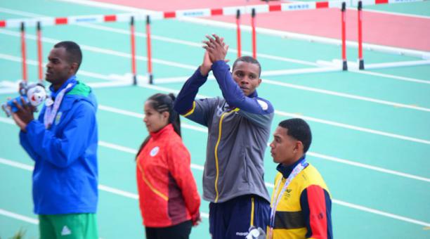 19.9 segundos fue el tiempo récord que impuso el esmeraldeño Álex Quiñónez en los 200 metros planos. Foto: Twitter del Ministerio del Deporte de Ecuador