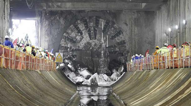 La tuneladora La Carolina tiene 100 m de largo. El diámetro de la cabeza de corte es de 9,4 m. Aquí cuando llego la estación Morán Valverde, en enero. Foto: Eduardo Terán / archivo / ÚN