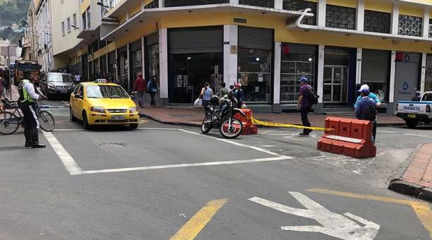 El cierre empieza en la calle Venezuela y Bolívar, en el Centro Histórico. Foto: Isabel Alarcón / ÚN