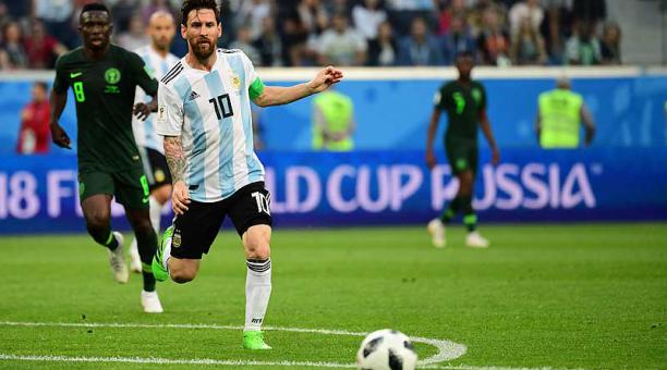 Leo Messi anotó el primer gol en el partido ante Nigeria. Foto: AFP