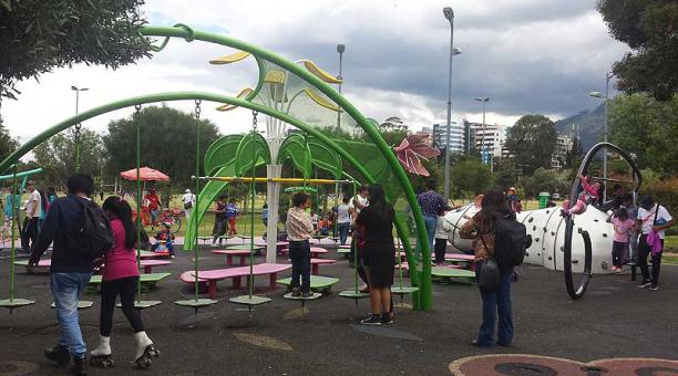 Los juegos infantiles que retan al equilibrio están entre los más visitados. Foto: Ana María Carvajal / ÚN