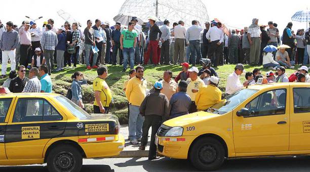 En marzo pasado, los taxistas se reunieron en el parque del Arbolito para marchar en contra de los servicios de transporte de aplicativos. Foto: archivo / ÚN